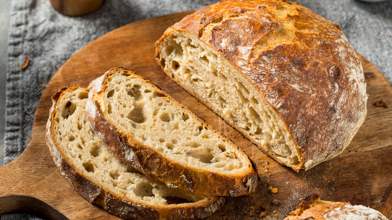 A sliced load of no-knead bread