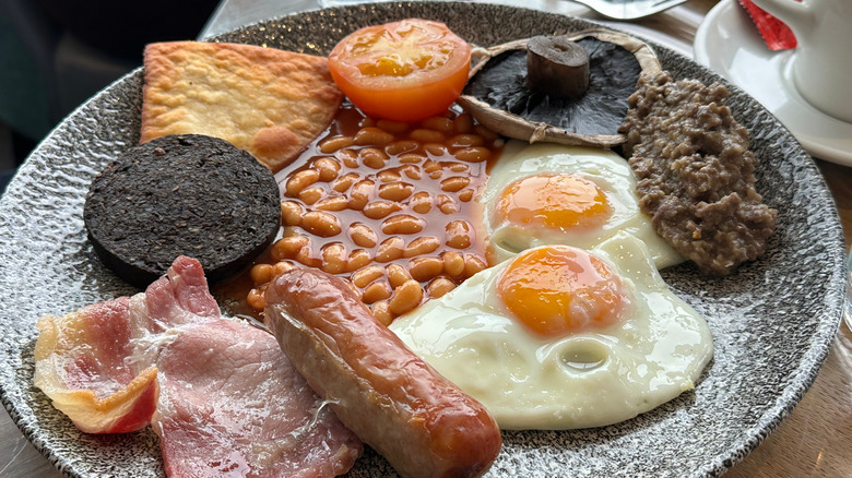 Scottish breakfeast served on plate