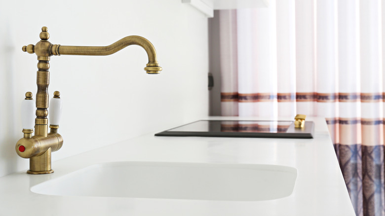 Vintage style faucet with two handles in a white kitchen