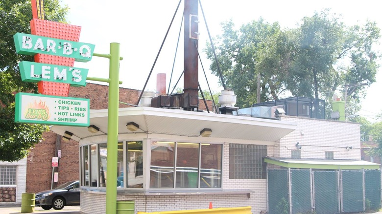 Lem's Bar-B-Q restaurant exterior