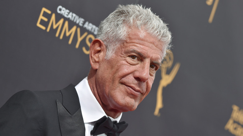 Anthony Bourdain strikes a pose on the 2016 red carpet for the Oscars