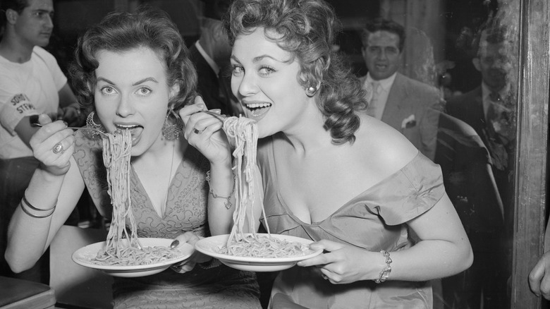 Women eating pasta in the '50s