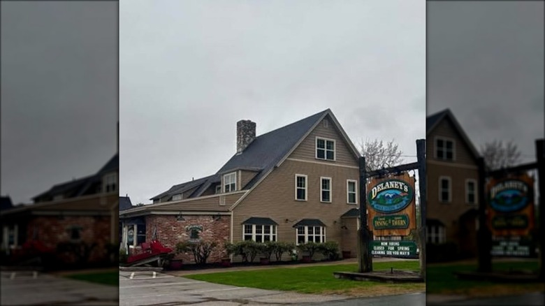 Delaney's Hole in the Wall sign and storefront