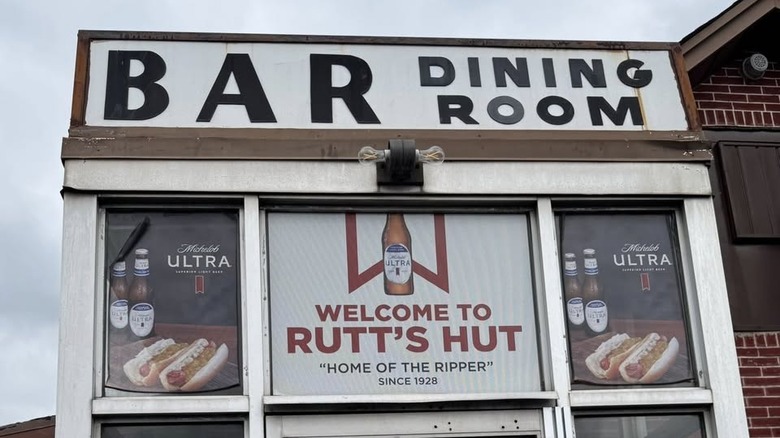 Rutt's Hut sign