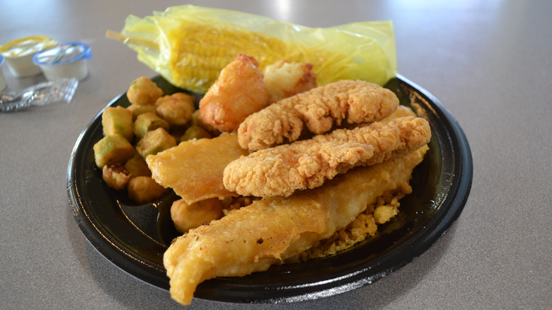 A fish and chicken platter from Captain D's
