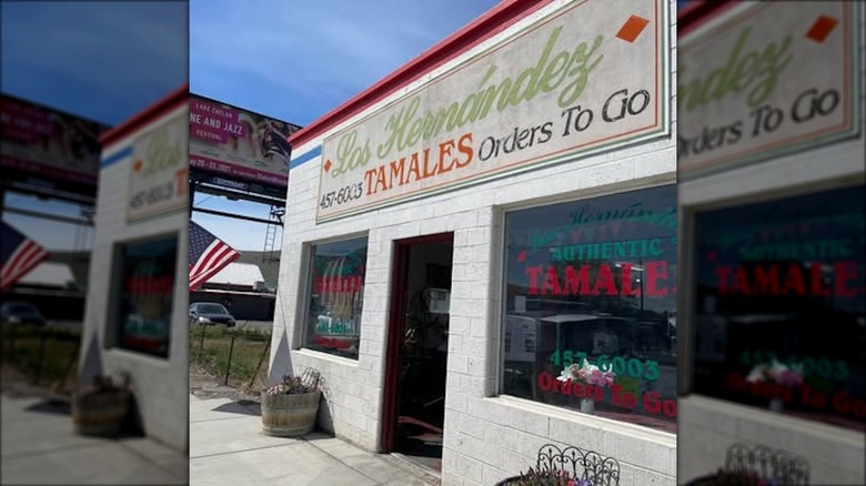 Los Hernández Tamales entrance and storefront