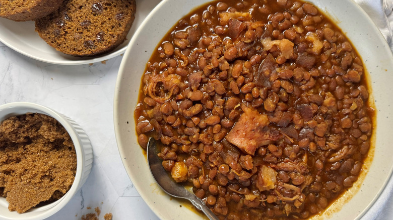 bowl of baked beans with spices