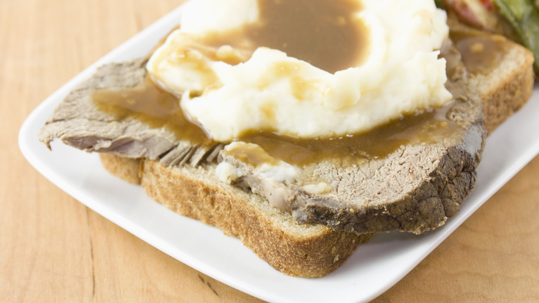 Roast beef Manhattan on a white plate